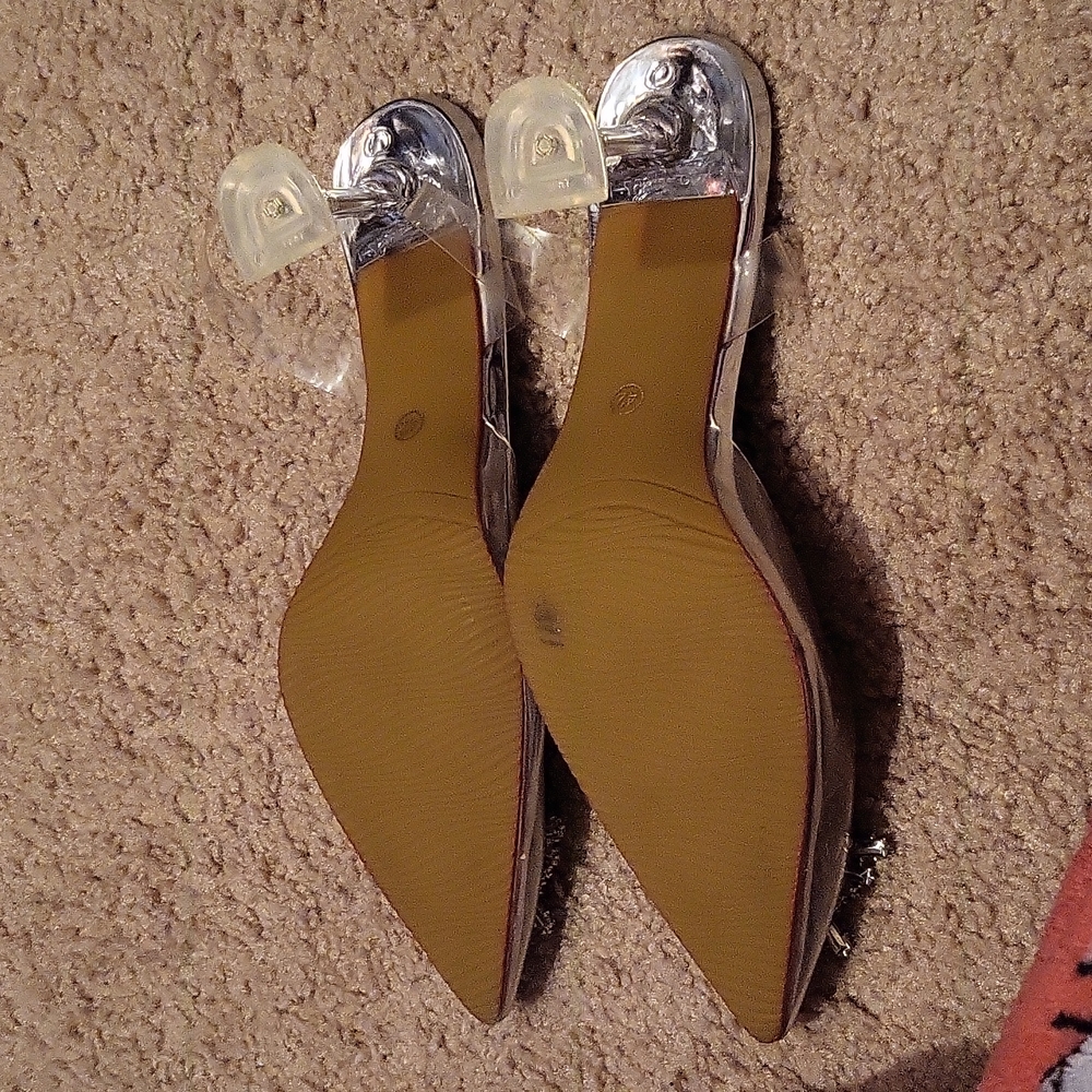 Shoe - Picture 2 of 6